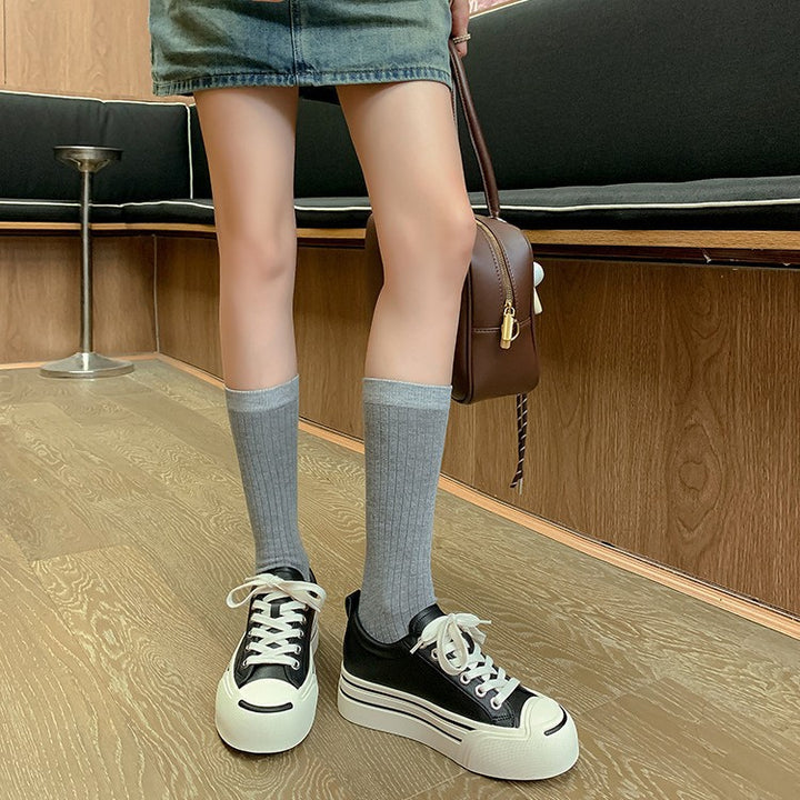 Dame retro-inspirerede canvas-sneakers med karakteristisk gummispids Stilla