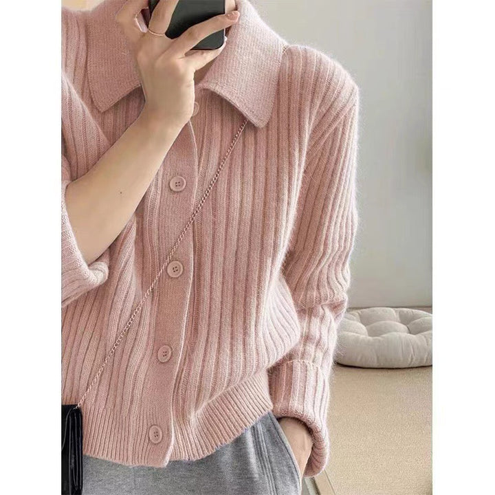 Dame cardigan med elegant knaplukning og ultramoderne ribbet design Stilla