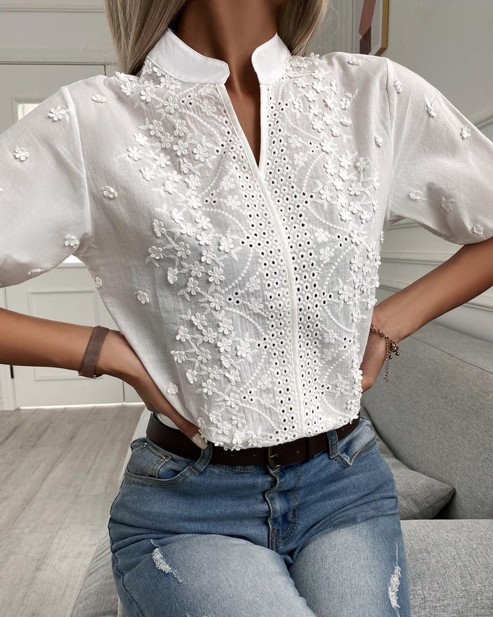 Damebluse med florale broderier og knapliste Stilla