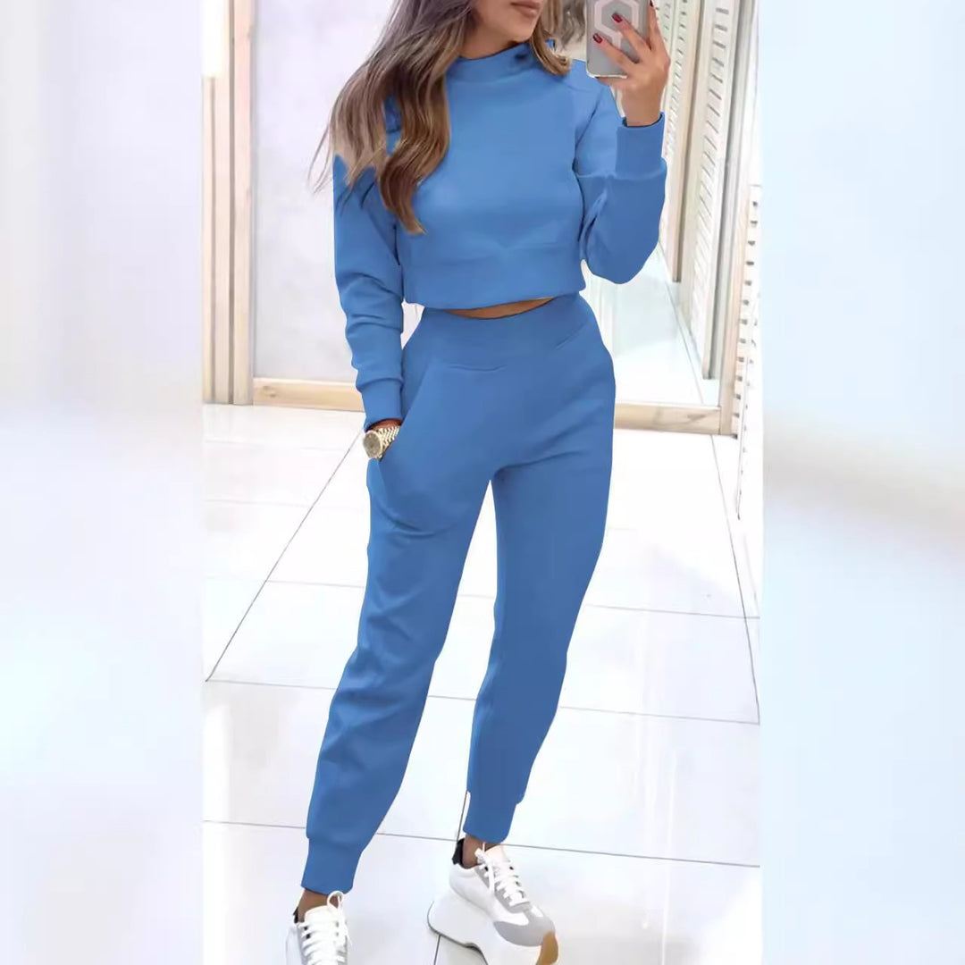 Kvinders sporty sæt lavet af hyggeligt bomuldsstof med stilfuld cropped top og elastisk taljebånd Stilla