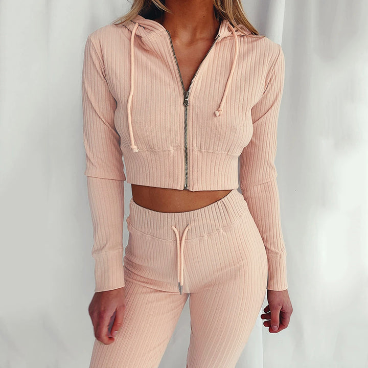 Kvinders sporty cropped hoodie sæt med fint rib design og høj bærekomfort Stilla