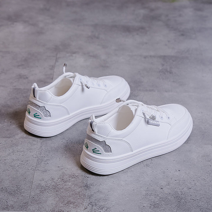 Dame sneakers med moderigtig plateau sål og sportsligt design Stilla