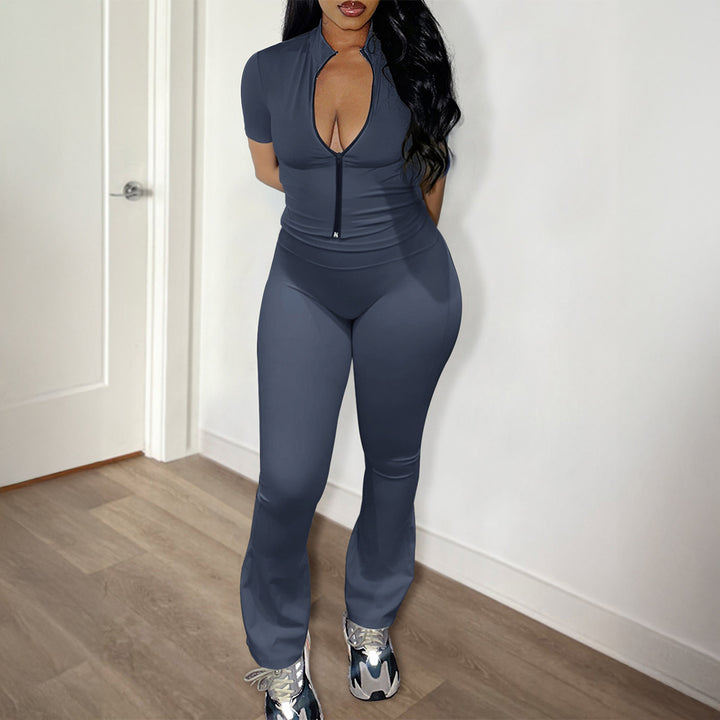 Dame figurtilpasset jumpsuit med kort arm og trendy zip-design Stilla