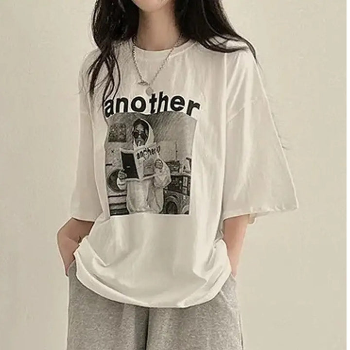 Dame T-shirt med kunstnerisk grafiktryk og moderne snit Stilla