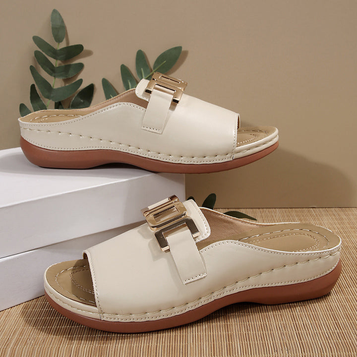 Dame komfortable toe separator sandaler med elegant spænde design Stilla