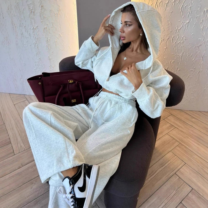 Dame Cropped Hoodie og brede Sweatpants Kombi Skovae