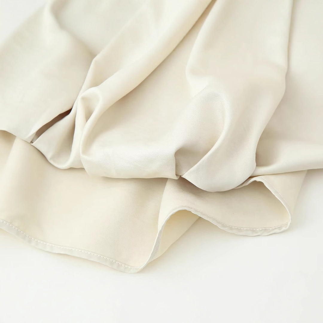 Dame elegant bluse med moderne plisseringer og voluminøse ærmer Stilla