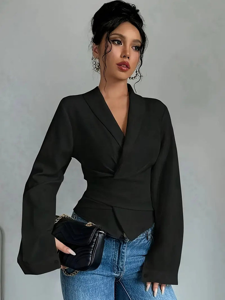 Dame Mode Vinklebluse med afslappet pasform og elegante flipper Stilla