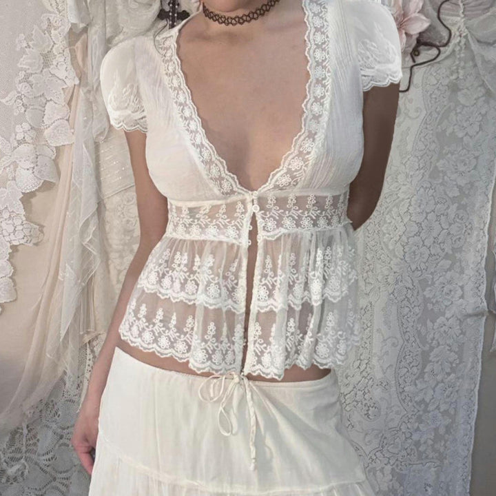 Damen Spitzenbluse mit Rüschendetails und tiefem V-Ausschnitt Skovae
