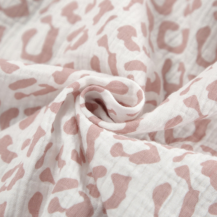 Dame loungewear-sæt med moderne leopardmønster og komfortable detaljer Stilla