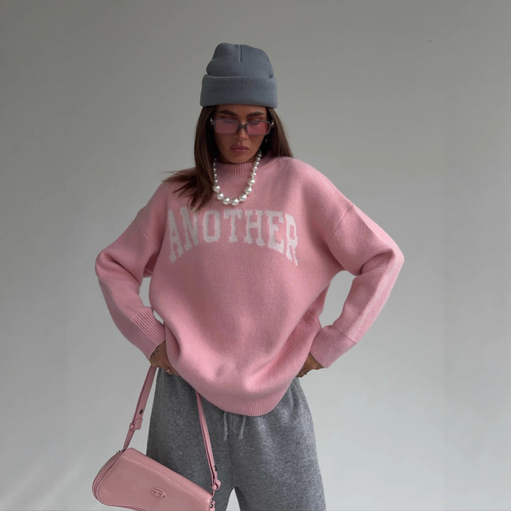 Kvinders oversized sweater med iøjnefaldende bogstaver og blødt materiale Stilla