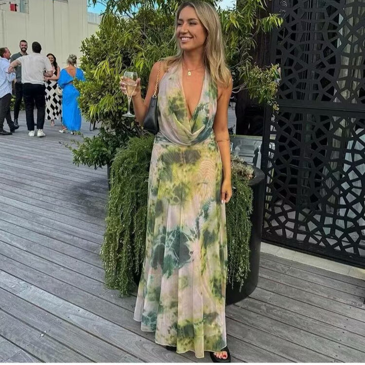 Femme Elegantes Maxi-kjole med dyb V-hals og flydende silhuet Stilla