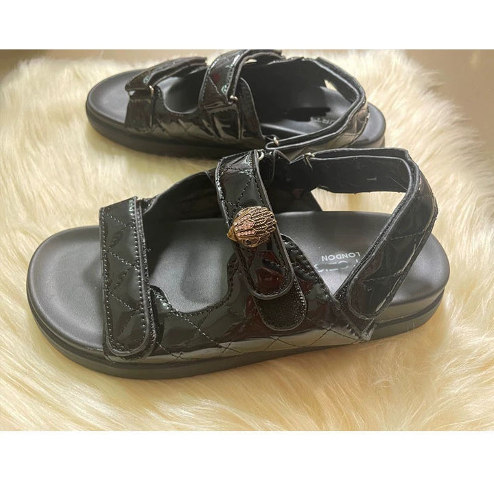 Dame behagelige sandaler med justerbare remme og stilfuld glansfuld finish Stilla