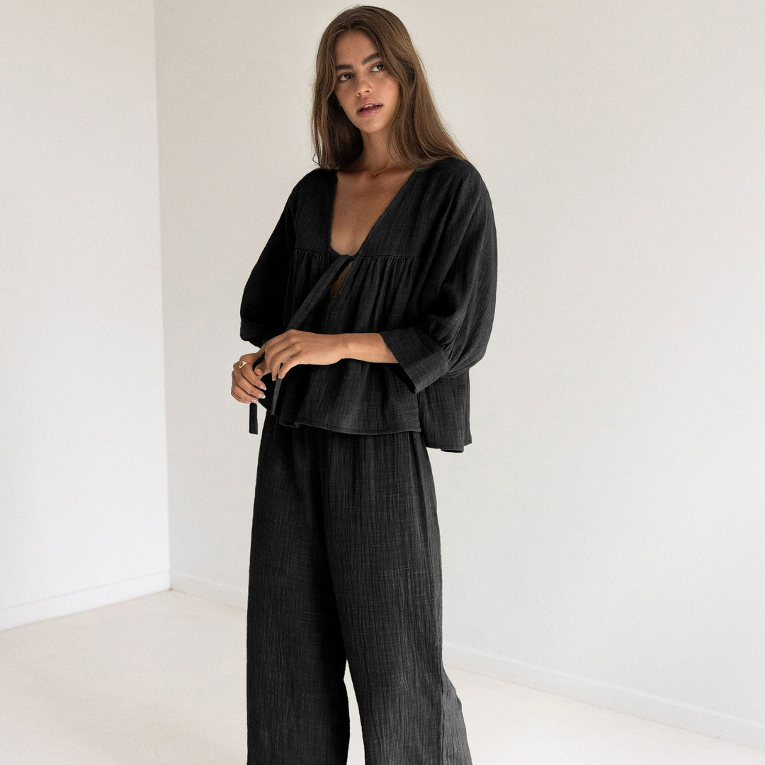 Dame let sommerloungewear med voluminøse ærmer og taljerbart design Stilla
