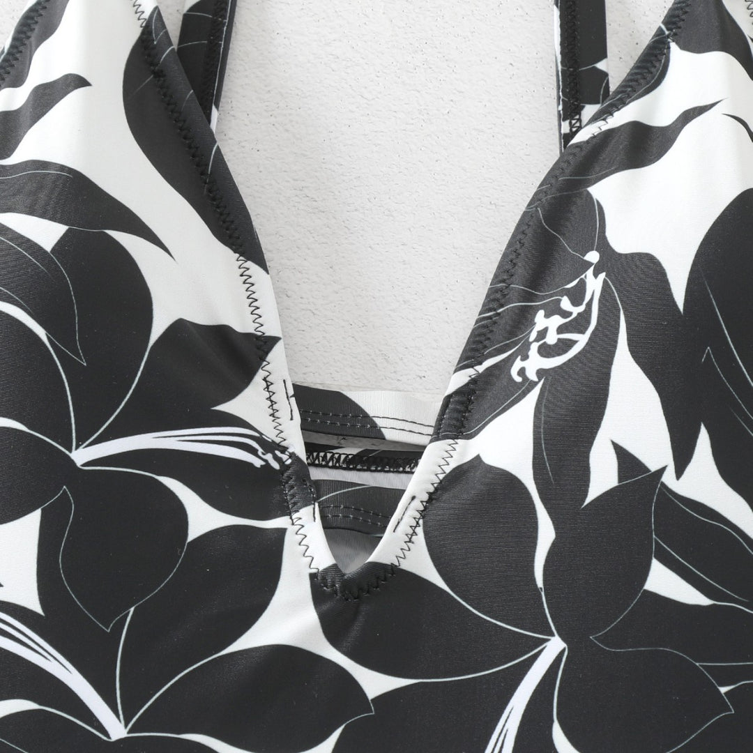 Dame et-delers badetøj med elegant blomsterdesign og moderne V-udskæring Skovae