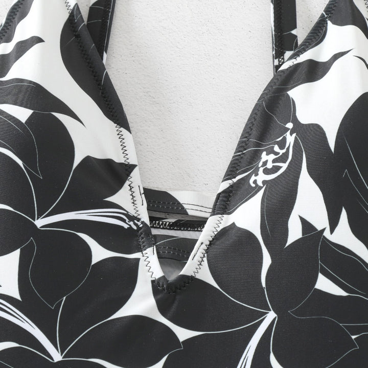 Dame et-delers badetøj med elegant blomsterdesign og moderne V-udskæring Skovae