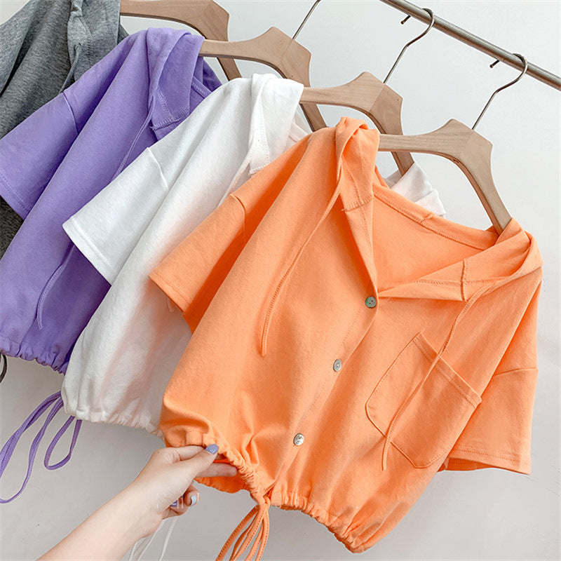 Femme Kortærmet Button-Up Hoodie med Snøre Detalje Stilla