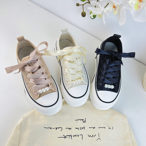 Dame mode plateau sneakers med luksuriøs satin snøring og floral tekstur Stilla