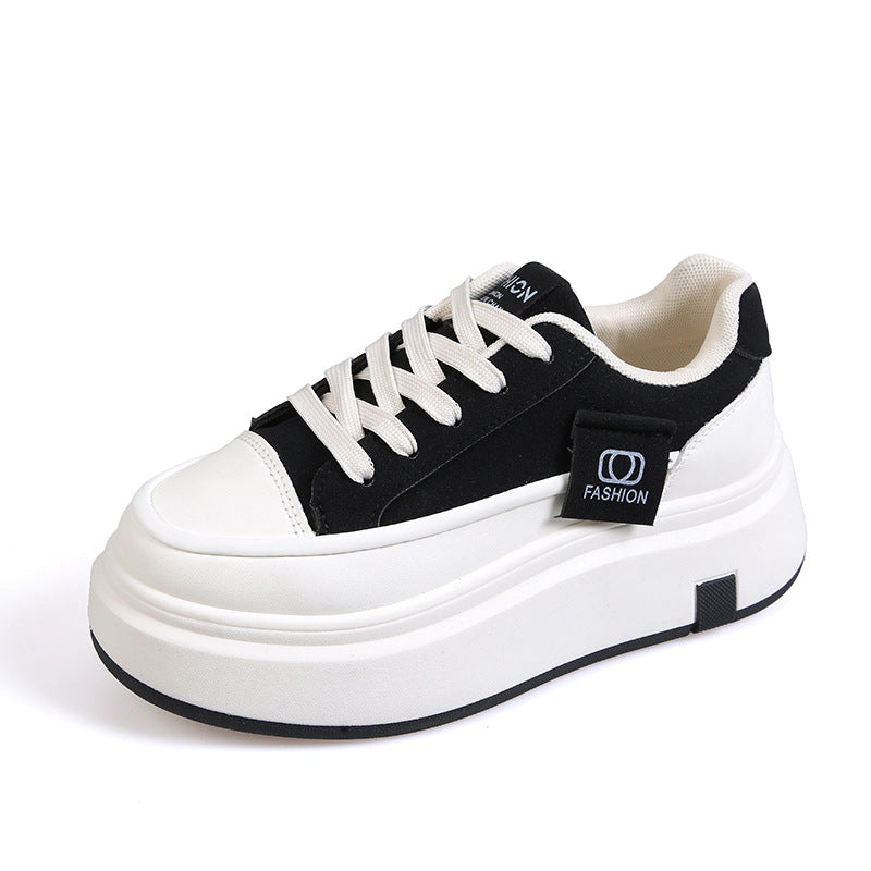Dame Sporty Plateau-Sneakers med trendy logo-detalje og slidstærkt overdelsmateriale Stilla