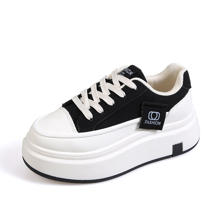 Dame Sporty Plateau-Sneakers med trendy logo-detalje og slidstærkt overdelsmateriale Stilla