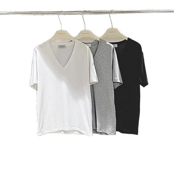 Dame V-hals T-shirt i let, åndbart stof med moderne snit Stilla