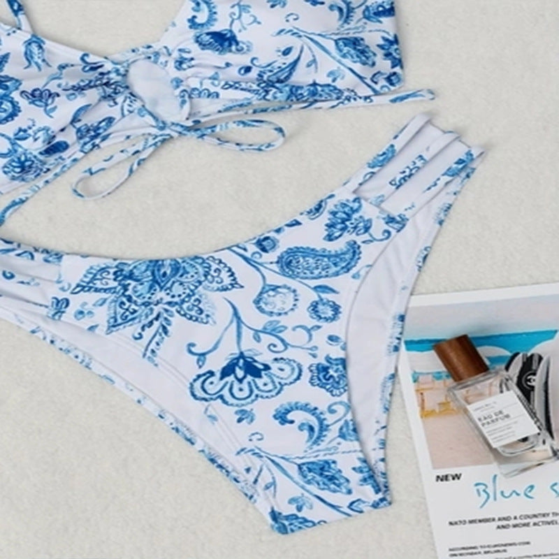 Dame triangle-bikini med moderne blomsterdesign og snøre detaljer Skovae
