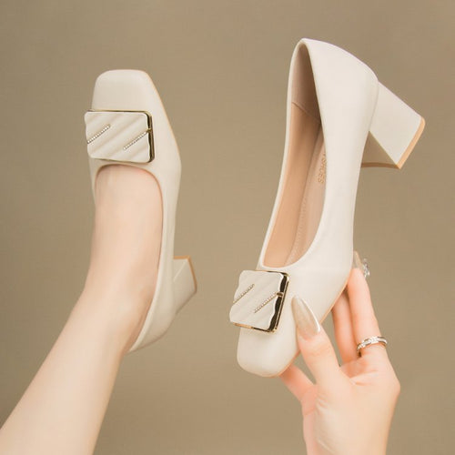 Dame elegante pumps med kvadratisk tå og moderne spænde Stilla