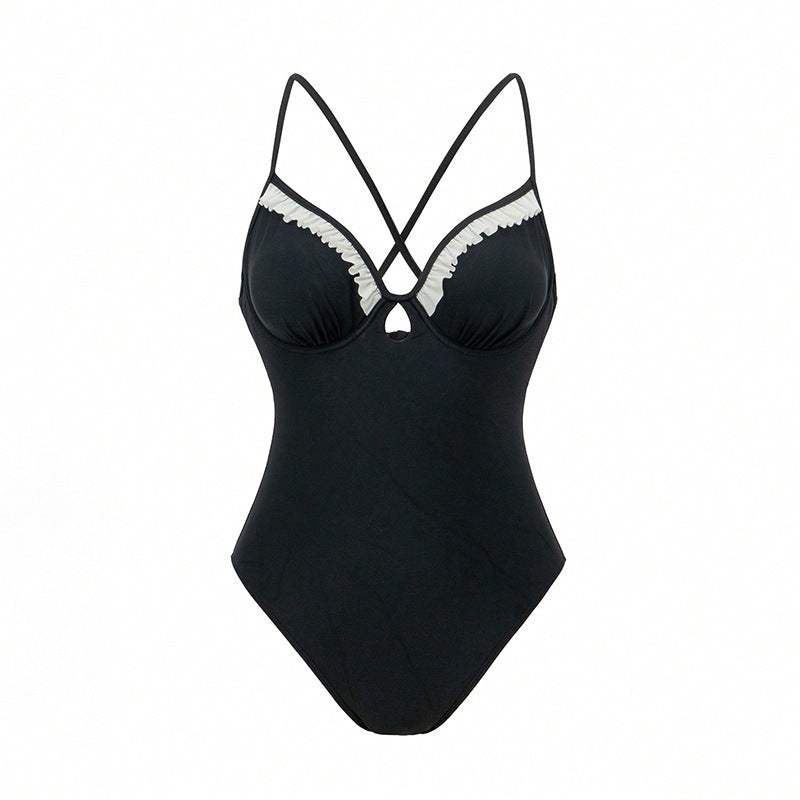 Damernes elegante one-piece badedragt med flæsedetaljer Skovae