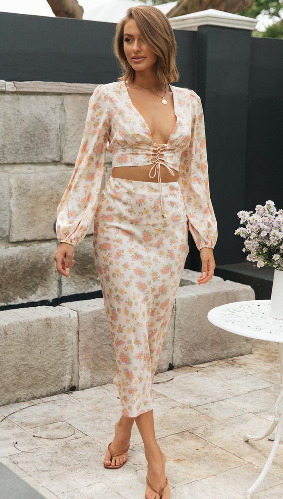 Dame sæt med floral top og nederdel Stilla