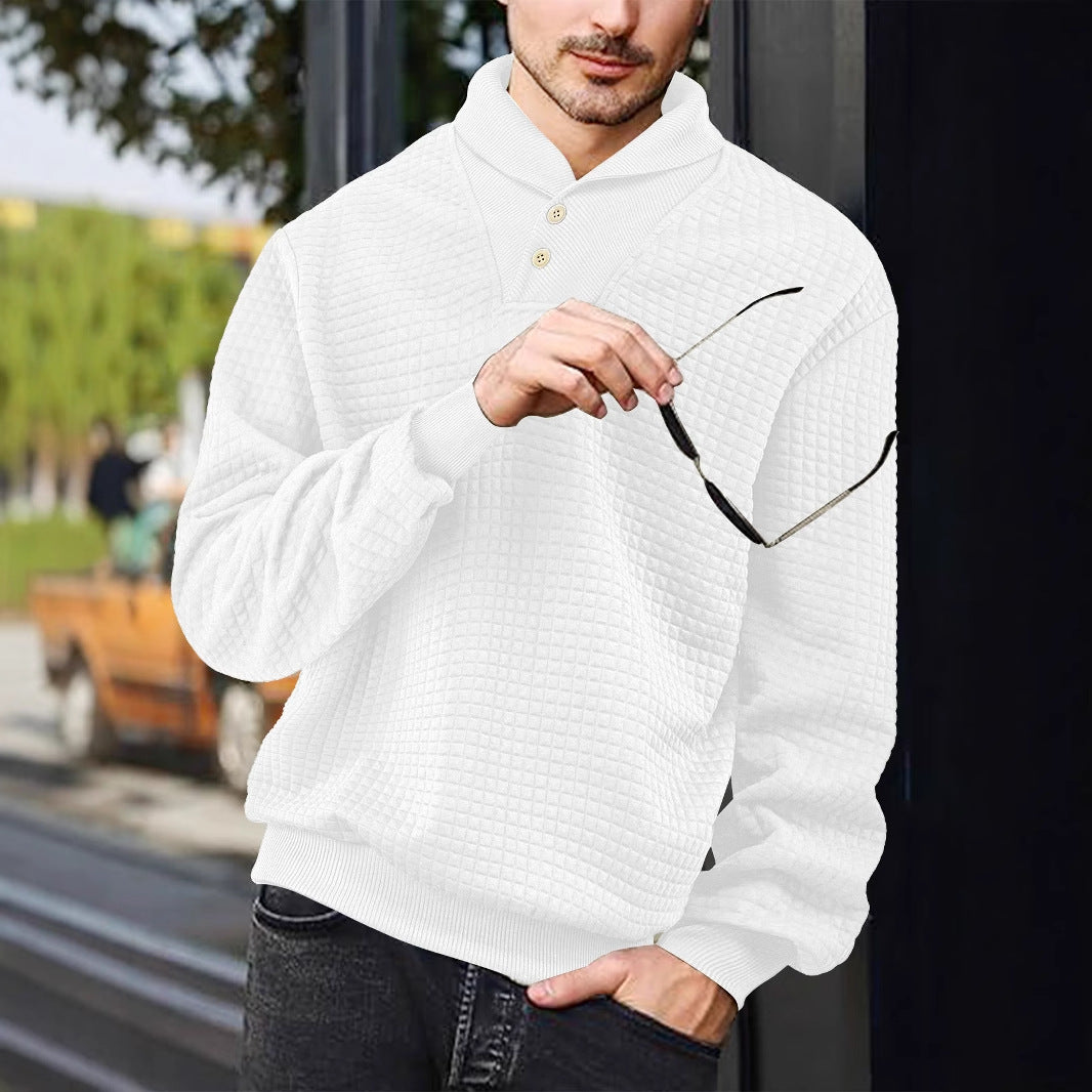Herrer nan elegant strikpullover med sjalkrave, knapliste ved halsen og ternet vaffelmønster Skovae