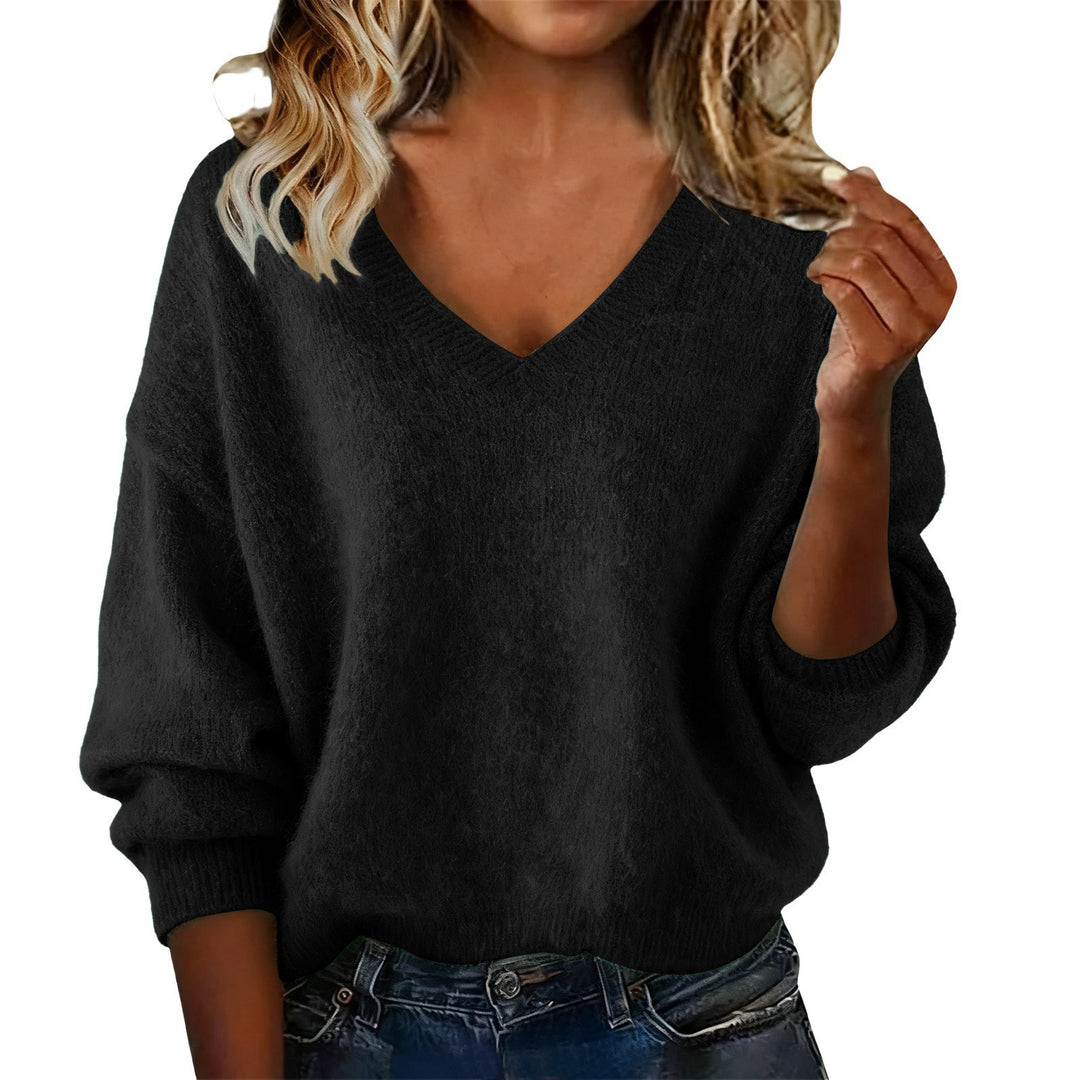 Kvinders V-hals sweater lavet af blødt fluffy materiale og oversized pasform Stilla