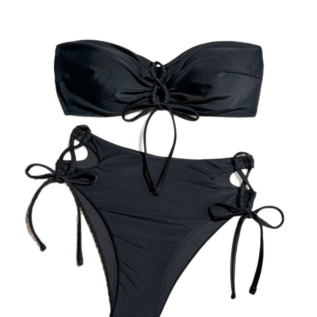 Dame højt skåret bandeau-bikini med elegante rynkeelementer Skovae