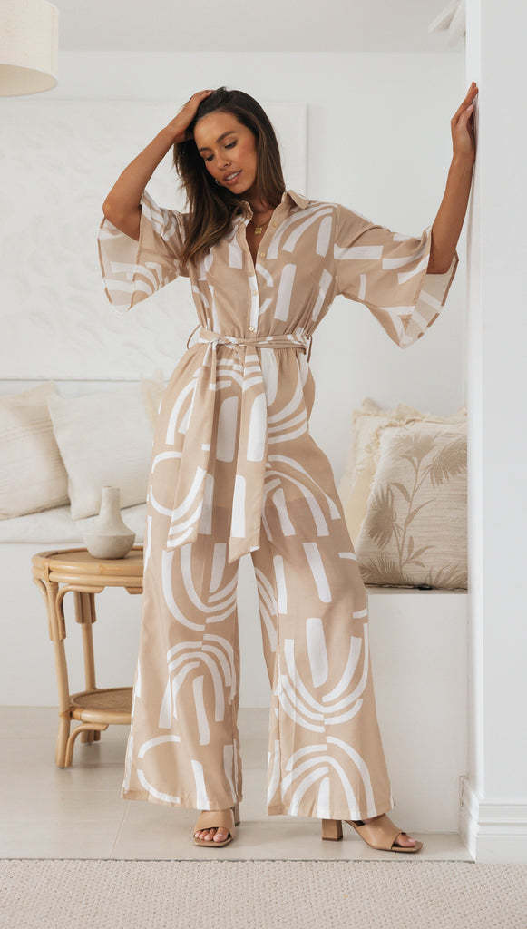 Kvinders jumpsuit med elegant bælte og stilfuldt mønster Stilla