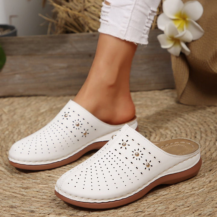 Dame Komfortable Clogs med fashionable perforeringsdesign og dekorative accenter Stilla