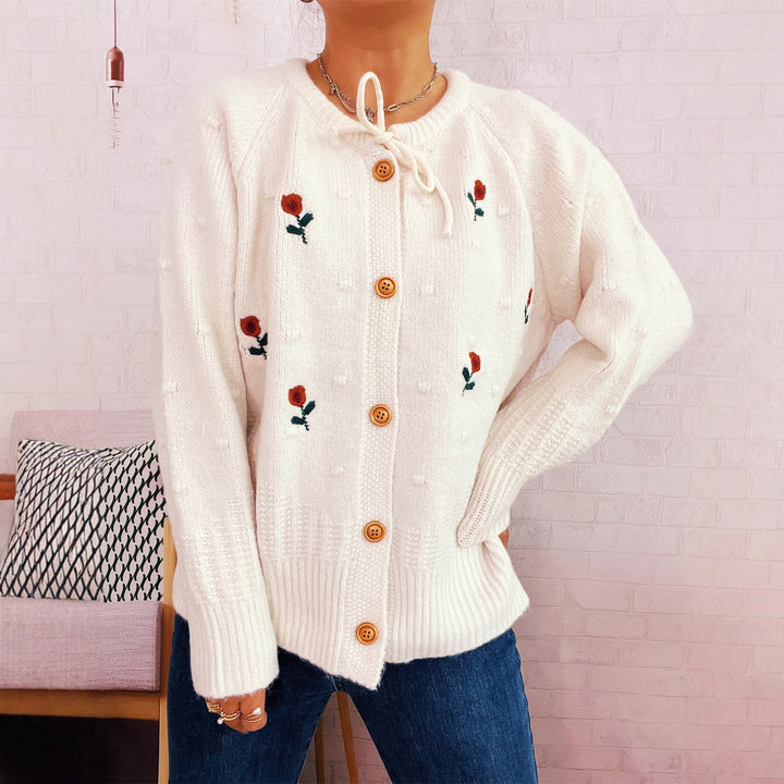 Dame cardigan med legende blomster broderi og knaplukning Stilla