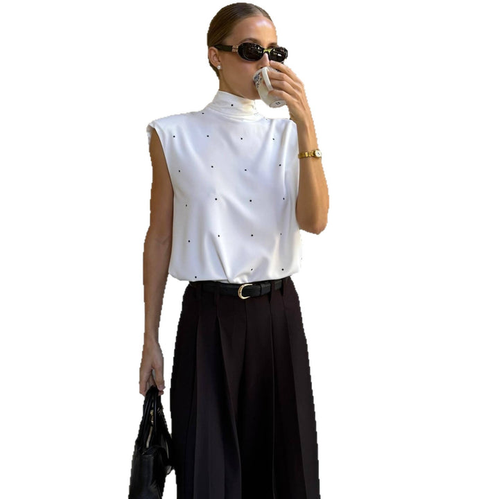 Dame Elegant bluse med høj krave og fine prikker Skovae