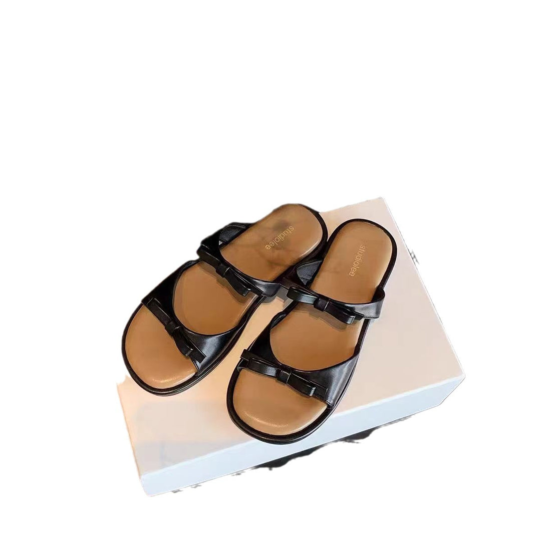 Dame komfortable badesandaler med fashionable stropper og elegant spænde design Stilla