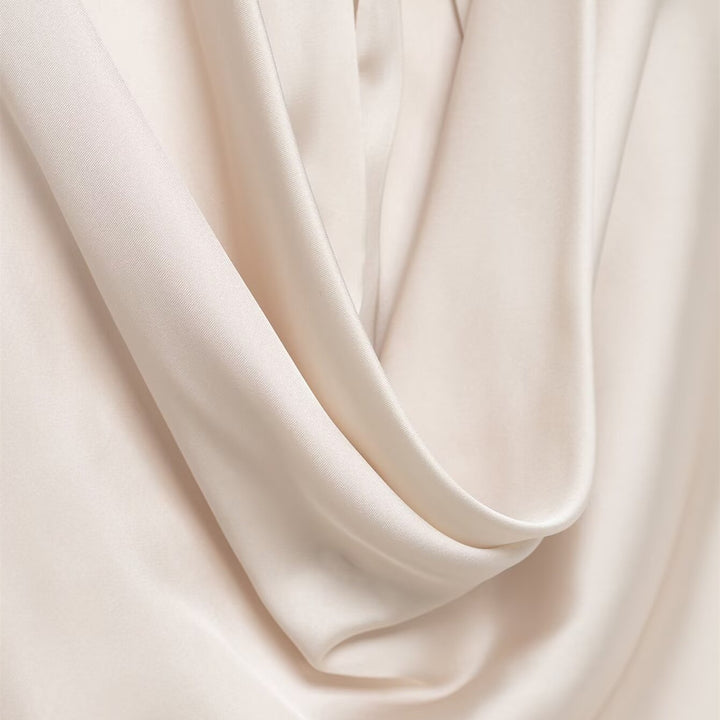 Dame elegant halterneck top i flydende satin med dekorativ rygudskæring Skovae