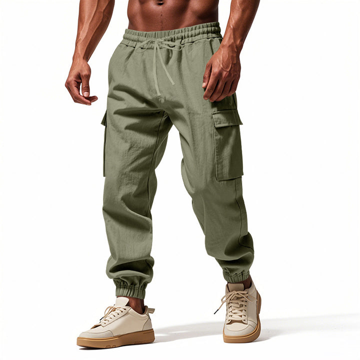 Herrer nan konisk skrånende joggere i utilitarisk stil med elastisk talje, snøre og klaplommer Skovae