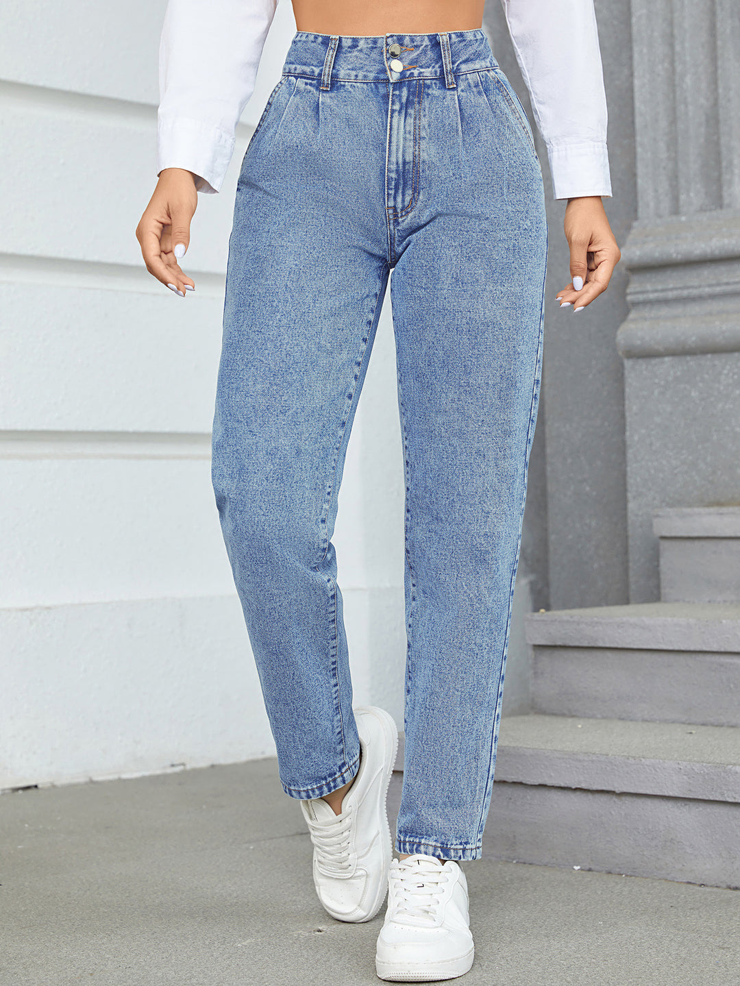 Kvinders højtaljede boyfriend jeans med klassisk snit og knapdetaljer Stilla