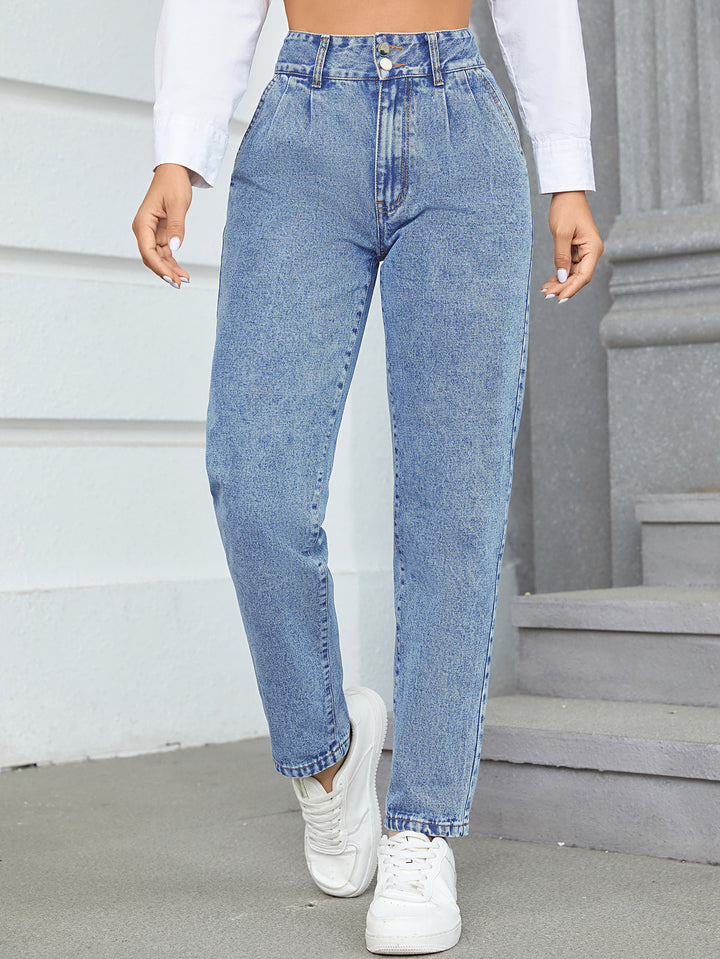 Kvinders højtaljede boyfriend jeans med klassisk snit og knapdetaljer Stilla
