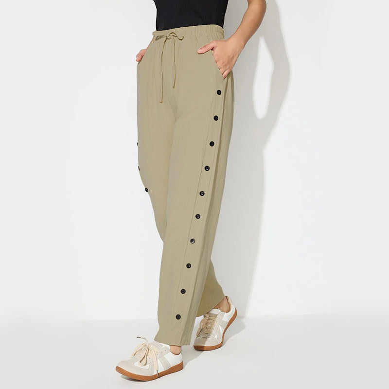 Kvinders fashionable joggerbukser med dekorative knapdetaljer Stilla