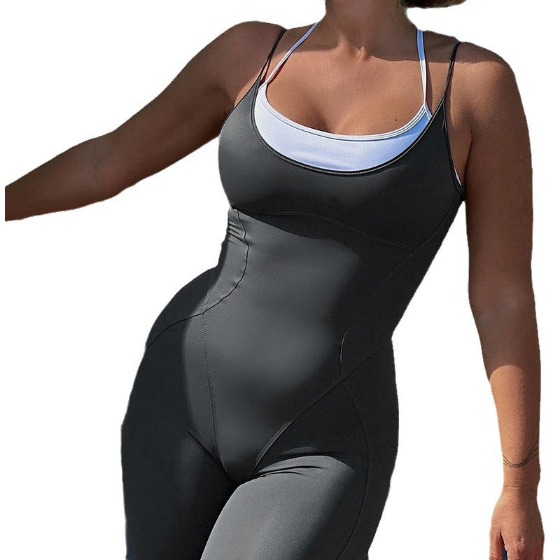 Damer figurtilpasset jumpsuit med stropper og asymmetrisk kant Skovae