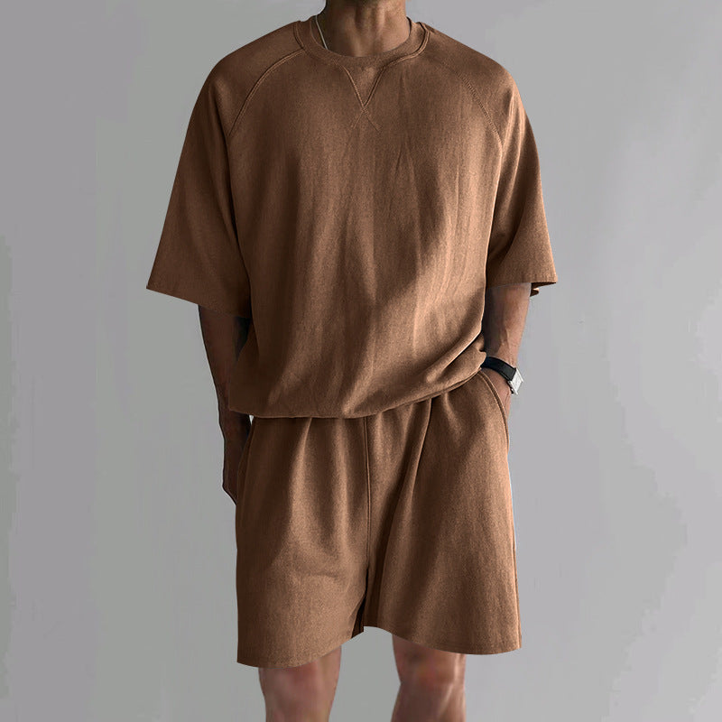 Herrer afslappet sportoutfit med løs pasform og åndbart materiale Stilla