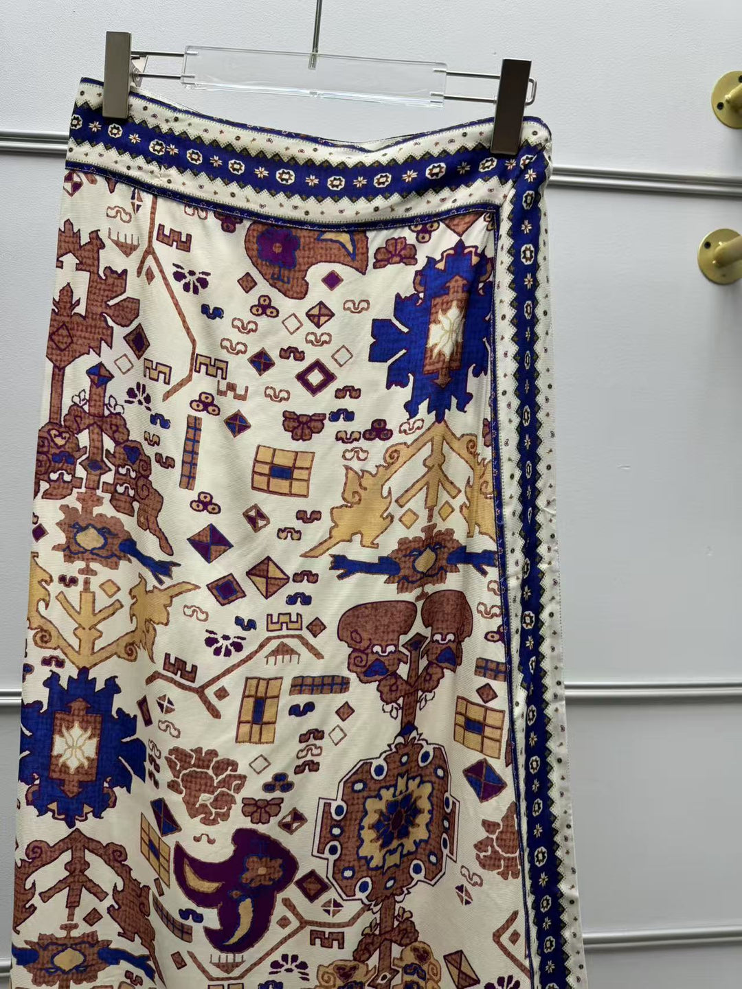 Dame Maxiskørt med kunstnerisk broderi og elegant kant Stilla