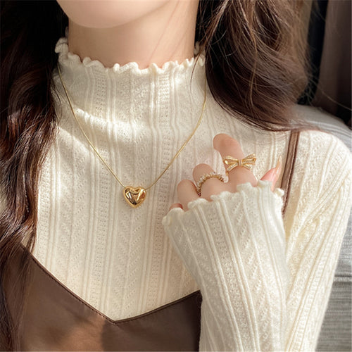 Kvinders turtleneck sweater med dekorativ bølgekant lavet af fin strik Stilla