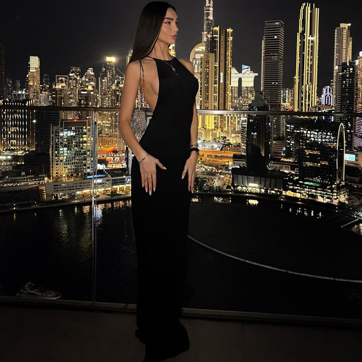 Damen Skulpturaler Maxikleid im minimalistischen Design mit seitlichen Cut-Outs Skovae