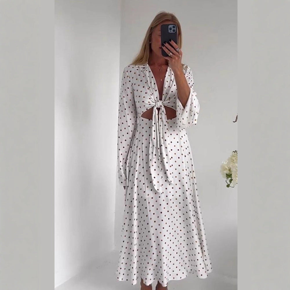 Dame Midi-Kjole med legende Cut-Out og dekorativt Knudedetail Stilla
