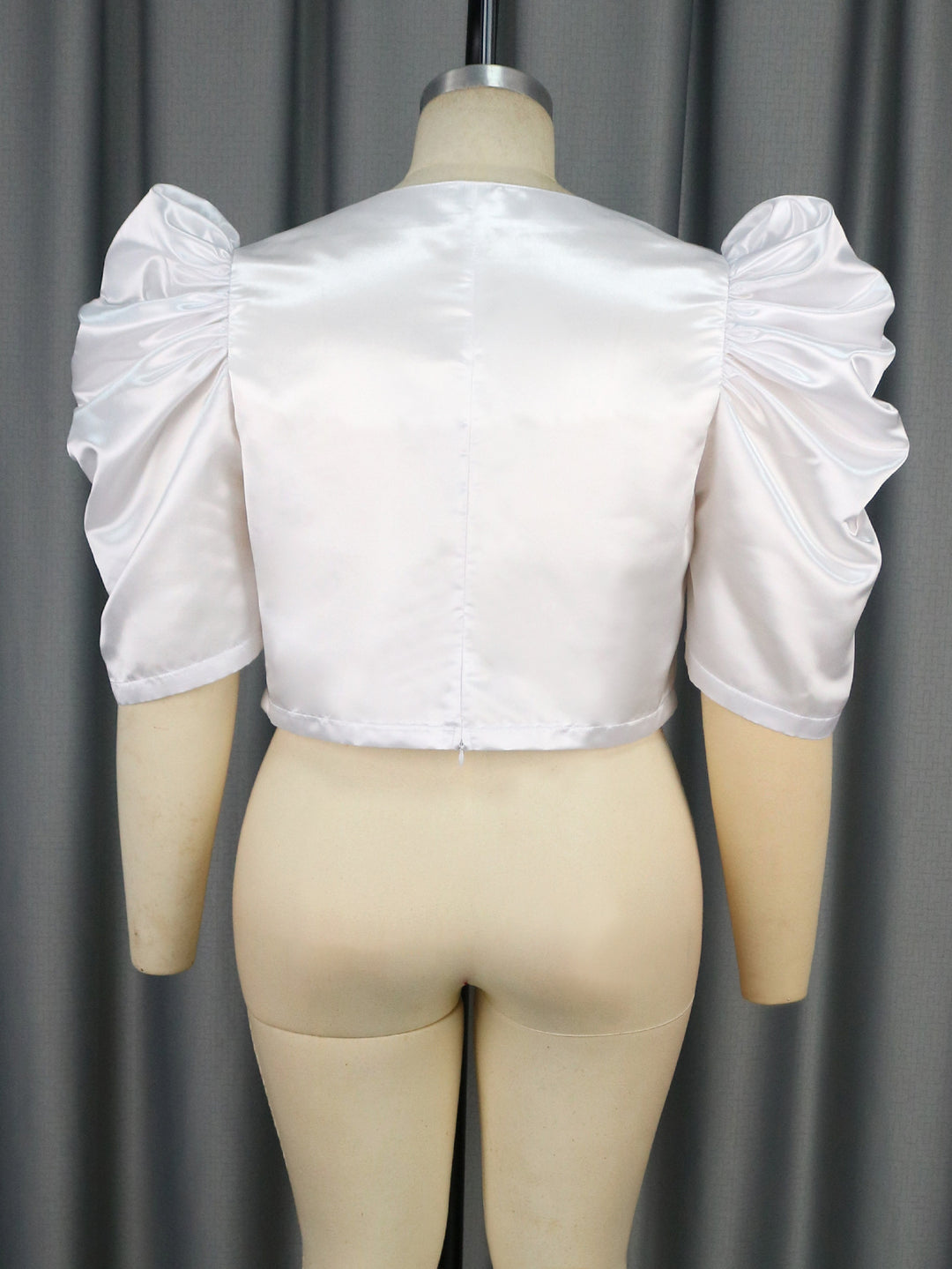 Dame satinbluse med voluminøse puffærmer Skovae