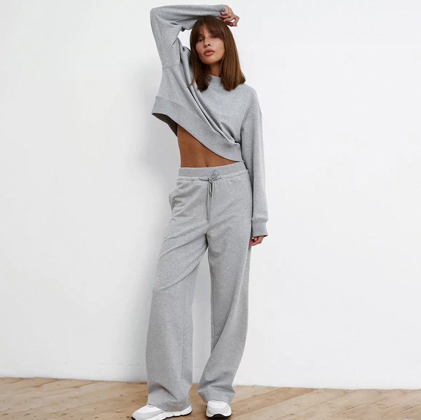 Dame afslappet sæt bestående af cropped sweatshirt og løse joggebukser Stilla